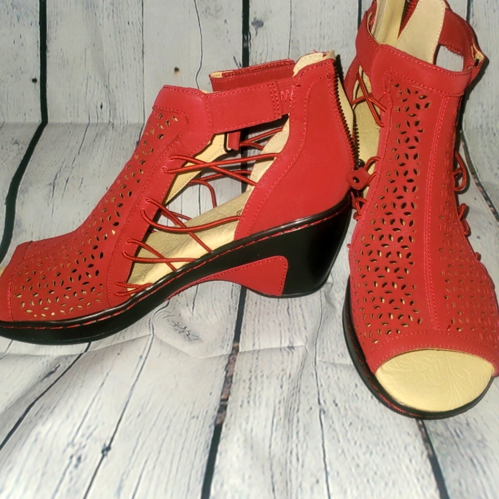 Wedge dress shoes